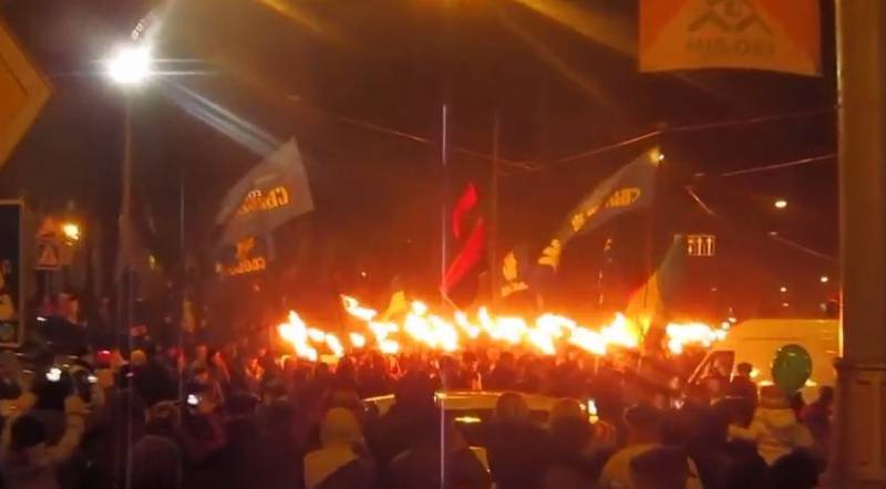 L’Arte della Guerra – In Ucraina vivaio Nato di neonazisti