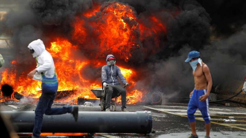 A Venezuela reage ao golpe – Il Venezuela reagisce al golpe