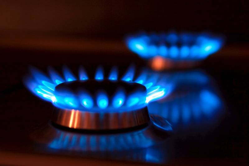Erdgas Flammen mit Spiegelung