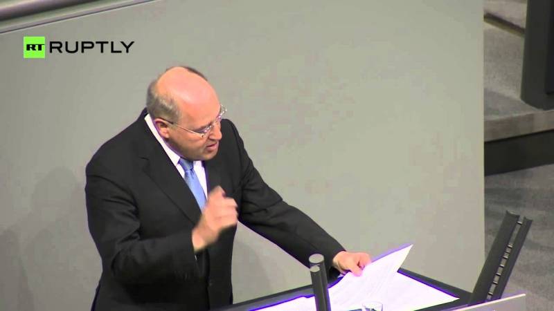 Gregor Gisy: “L’affare dei 14 aeroporti greci svenduti alla Germania”