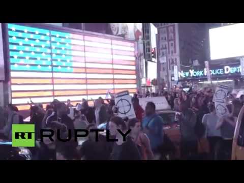 Immagini dal mondo – New York protesta per Ferguson