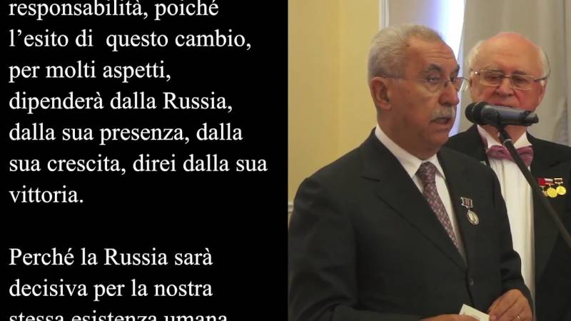 Mosca – Giulietto Chiesa riceve il premio Bunin