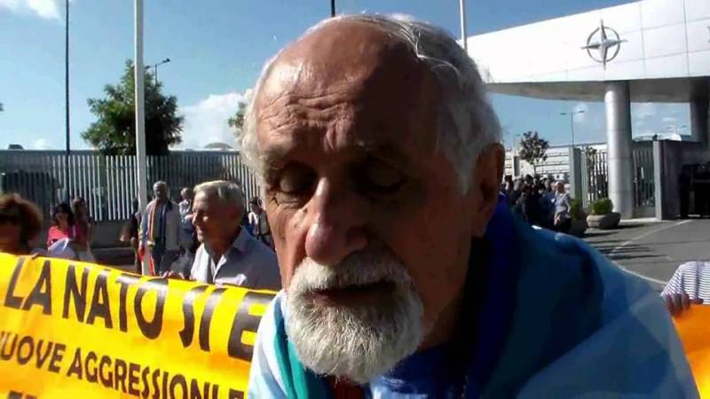 Presidio alla Base Nato di Lago Patria contro l’esercitazione Triident Juncture 2015